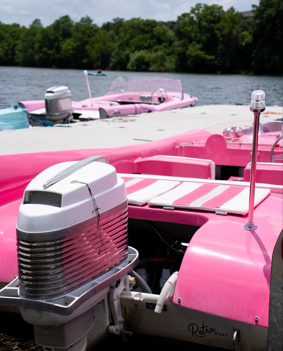 ☀️ Is there a better way to spend the day than riding around on the lake, people-watching as the beautiful skyline goes by? Retro Boats ATX are a great way to Soak Up the Summer and make the perfect photo op for the scavenger hunt!

These fiberglass boats that have been restored