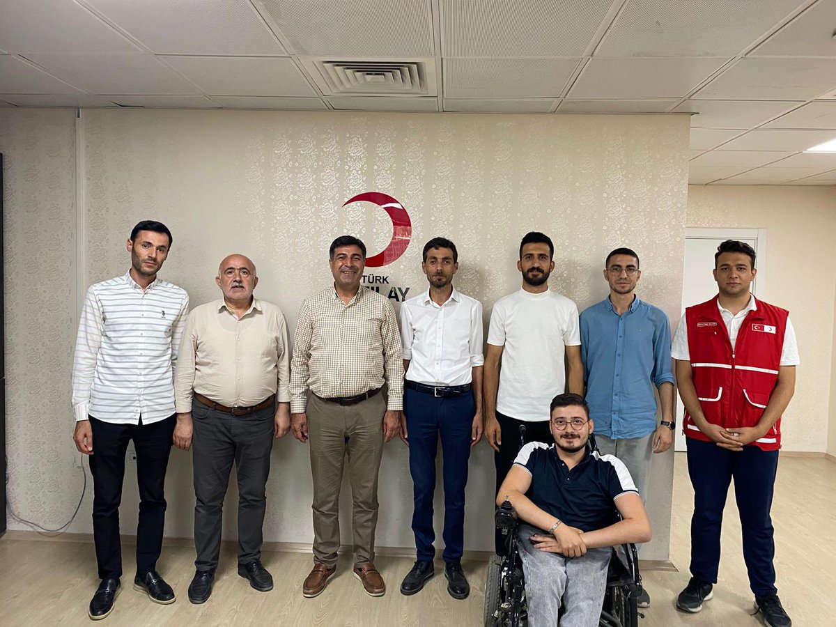 İl Merkezi Başkanımız Sn. Ali CENGİZ  ve Yönetim Kurulu Üyelerimiz  Genel Merkez Yönetim Kurulu Üyemiz Sn. Yener TANIK 'ı  ve Siirt İl Merkezi  Başkanı Sn.Nihat ALTUNÇ 'u ziyaret ettiler. Misafirperverliklerinden dolayı kendilerine teşekkür ederiz.