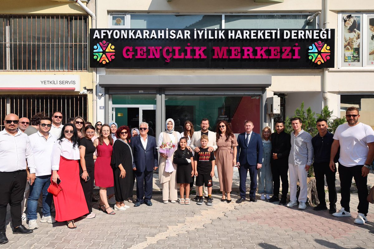 Valimiz Doç. Dr. Kübra Güran Yiğitbaşı’nın katılımlarıyla, Valiliğimiz himayelerinde, İçişleri Bakanlığı Sivil Toplumla İlişkiler Genel Müdürlüğü tarafından desteklenen proje kapsamında ilimize kazandırılan İyilik Hareketi Derneği Gençlik Merkezi’nin açılışı gerçekleştirildi.