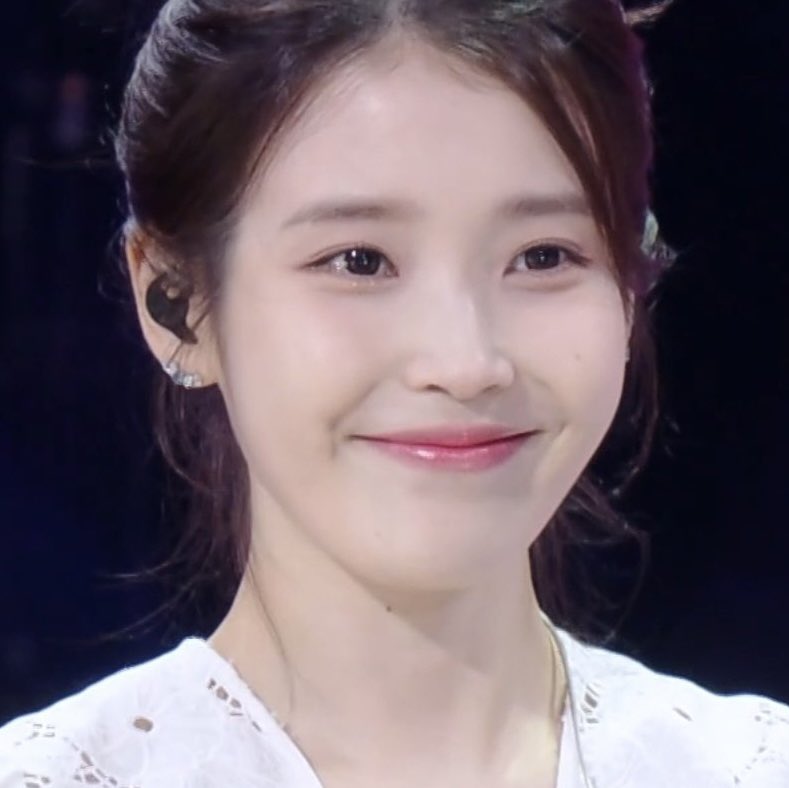 dlWldrma_iu's tweet photo. 미쳣나바………

23                                                33 https://t.co/kRuSCCCOG9