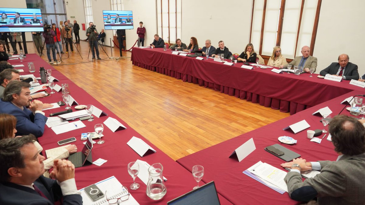 Seguimos construyendo una reforma con diversidad de voces. 

Hoy en la Comisión de Poder Judicial recibimos a representantes de la Universidad Nacional de Rosario, la Universidad Católica Argentina y la Universidad Abierta Interamericana, del Colegio de Magistrados de Santa Fe,