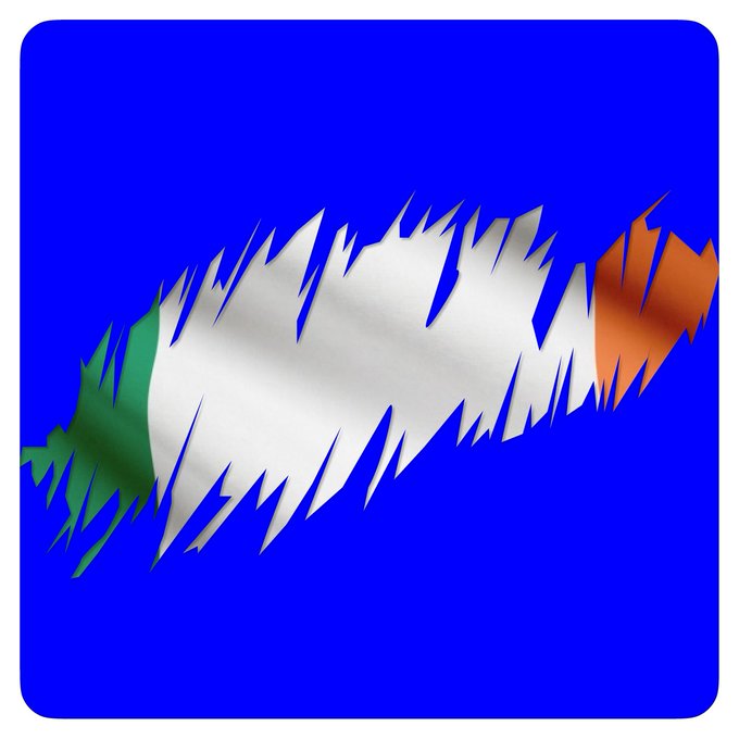 青い背景を突き破るアイルランドの国旗