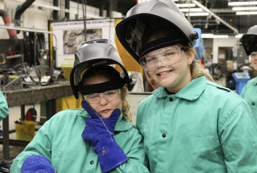 makeitinIL's tweet image. Girls. Welding. Tech. Sparks. 🔥
College of DuPage’s GADgET Camp showed what the future of manufacturing really looks like.
800-person economic breakfast ✅
We see you, COD. 👏
#MakeItInIllinois #GirlsInSTEM
