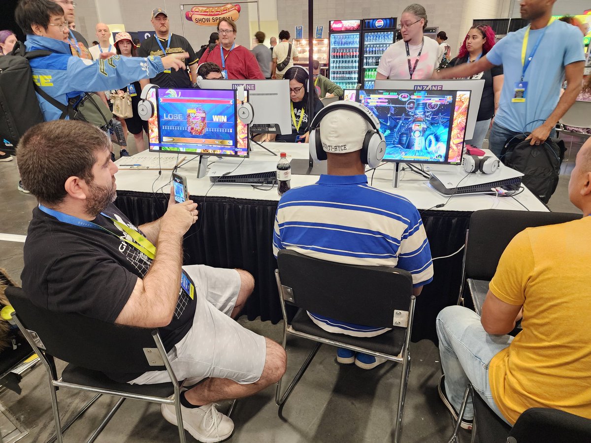 J4Yx2's tweet photo. FFA reunion at the mvc2 set ups #Evo2025 @MrFanatiq @striderzer0 @MegamanDS @Danieru85  missed you all! https://t.co/IIexXLASsj