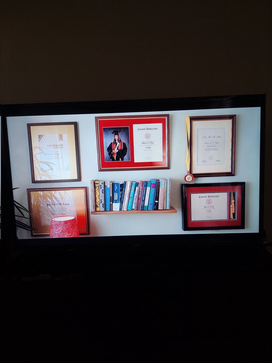 simrixcarson's tweet image. I loved meeting Anna de la Vega, #MyOxfordYear made me laugh, scream and cry (I was a sea of tears at the end), I really loved every second of this film♥️🇬🇧 @SofiaCarson I'm so proud of you and you have my unconditional support, keep shining my superstar, te adoro millones💘💫