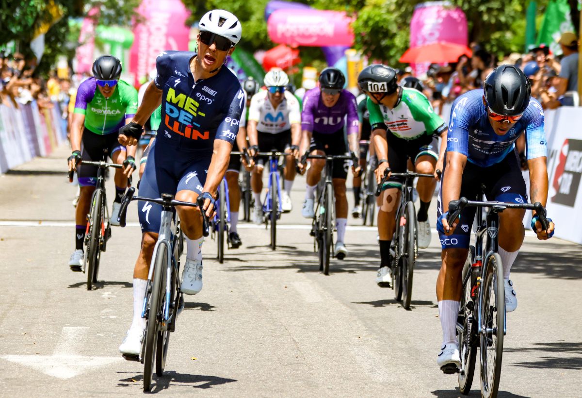 Mundo Ciclístico (@mundociclistico) on Twitter photo #VColombia2025 | 🇨🇴 🚴♂️ 🏆 🏁 🇨🇴 Vuelta a Colombia 2025: 🥇Wilmar Paredes gana al sprint la jornada inaugural en Yopal y es el primer líder🚴♂️🏆🇨🇴 💪👏
#VueltaaColombia #VueltaaColombia2025 <a href="/Vueltacolombia1/">Vuelta a Colombia 75 años #VColombia2025</a> <a href="/fedeciclismocol/">Federación Colombiana de Ciclismo</a> <a href="/team_medellin/">Team Medellín EPM</a> <a href="/AlcaldiadeMed/">Alcaldía de Medellín</a>
revistamundociclistico.com/2025/vuelta-a-… #VColombia2025 | 🇨🇴 🚴♂️ 🏆 🏁 🇨🇴 Vuelta a Colombia 2025: 🥇Wilmar Paredes gana al sprint la jornada inaugural en Yopal y es el primer líder🚴♂️🏆🇨🇴 💪👏
#VueltaaColombia #VueltaaColombia2025 <a href="/Vueltacolombia1/">Vuelta a Colombia 75 años #VColombia2025</a> <a href="/fedeciclismocol/">Federación Colombiana de Ciclismo</a> <a href="/team_medellin/">Team Medellín EPM</a> <a href="/AlcaldiadeMed/">Alcaldía de Medellín</a>
revistamundociclistico.com/2025/vuelta-a-…