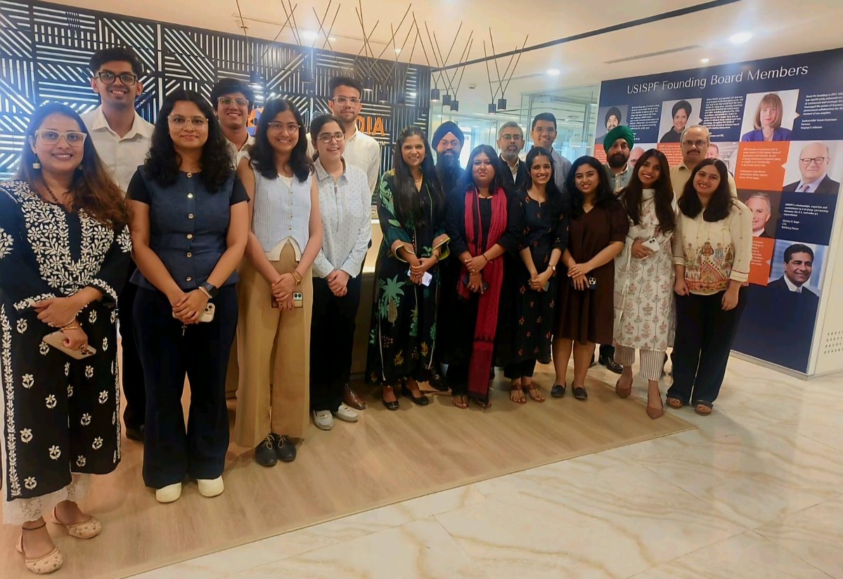 बेटे भुवन को US-India Strategic Partnerships Forum के साथ इंटर्नशिप पूरी करने पर बधाई और आने वाले प्रयासों के लिए शुभ कामनाएं! भारत और यूनाइटेड स्टेट्स के संबंधों पर अपने अध्ययन के अलावा भुवन को भारत इजरायल रक्षा संबंधों और अफ्रीकन यूनियन पर अपने ज्ञान को बढ़ाने का मौका मिला।
