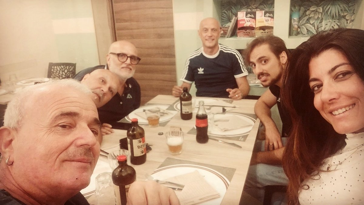 Settembre è un mese perfetto per ricominciare !
Ma è tutto più bello se lo vedi da qui !
Si, i miei occhi coi tuoi molto meglio di un film ! (Gazelle)