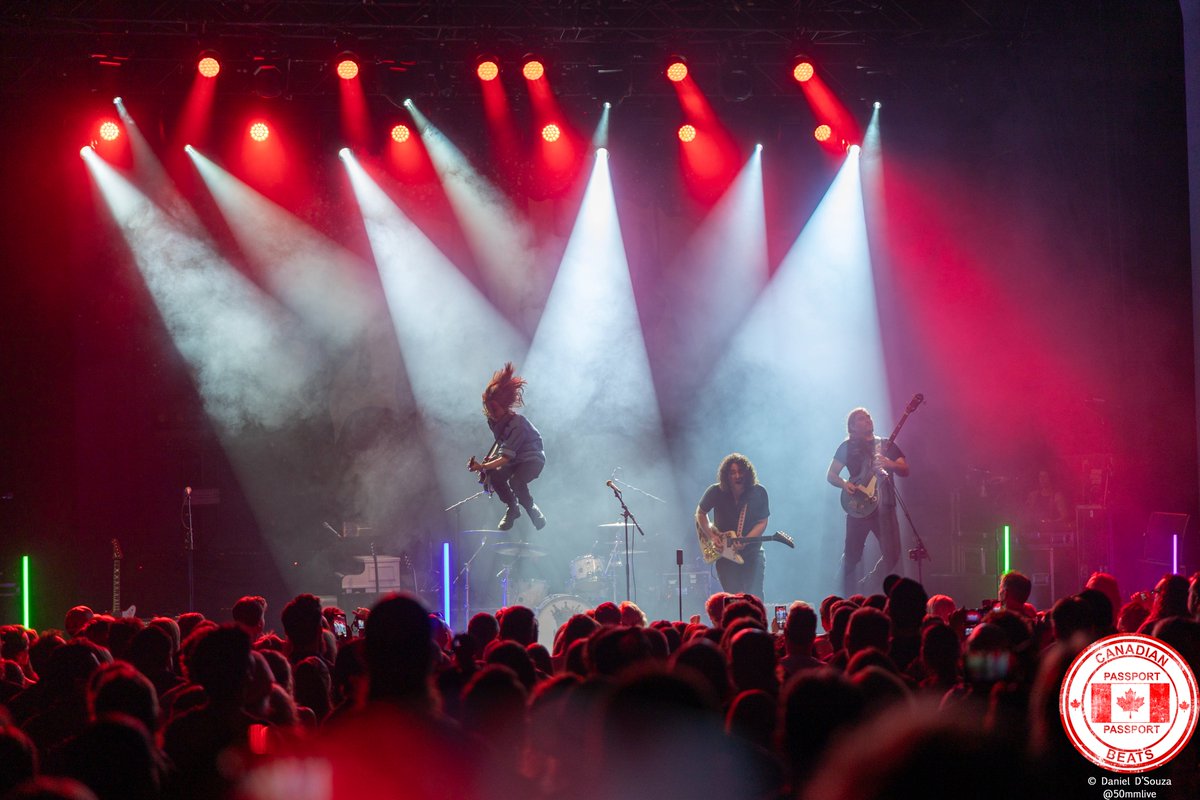 ⚡️ The Struts tore up Toronto’s Danforth Music Hall for the Everybody Wants 10th anniversary tour! Opener King Falcon set the stage with a punchy, high-energy set before Luke Spiller &amp; co. delivered a full album performance fans sang start to finish. 🔥 canadianbeats.ca/2025/08/01/the…