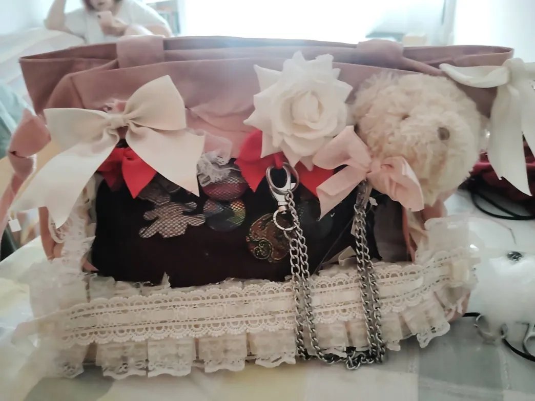 U WILL NOT GUESS WHOS GONNA BE HERE.. (i custom made it, myself!!!!!!!!!!!!)