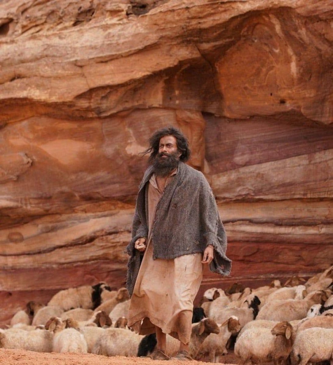 itisprashanth's tweet photo. Dear @PrithviOfficial - the national awards doesn’t deserve a performer like you !

God speed brother !! 

#Aadujeevitham https://t.co/qgSxV5xoDo