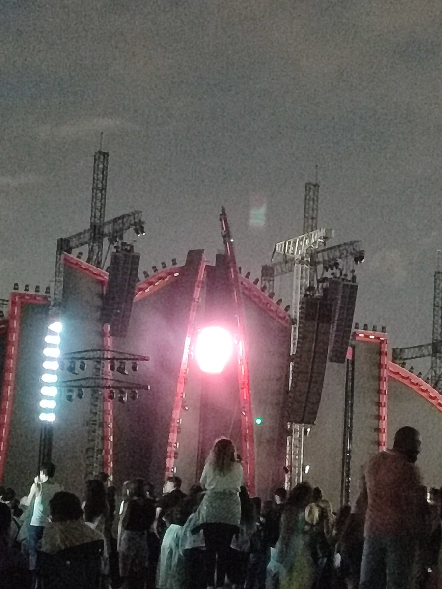 #istanbulfestivali başlamadan bitti 😅 Sahne cortladı 
Birşeyi de düzgün yapın be