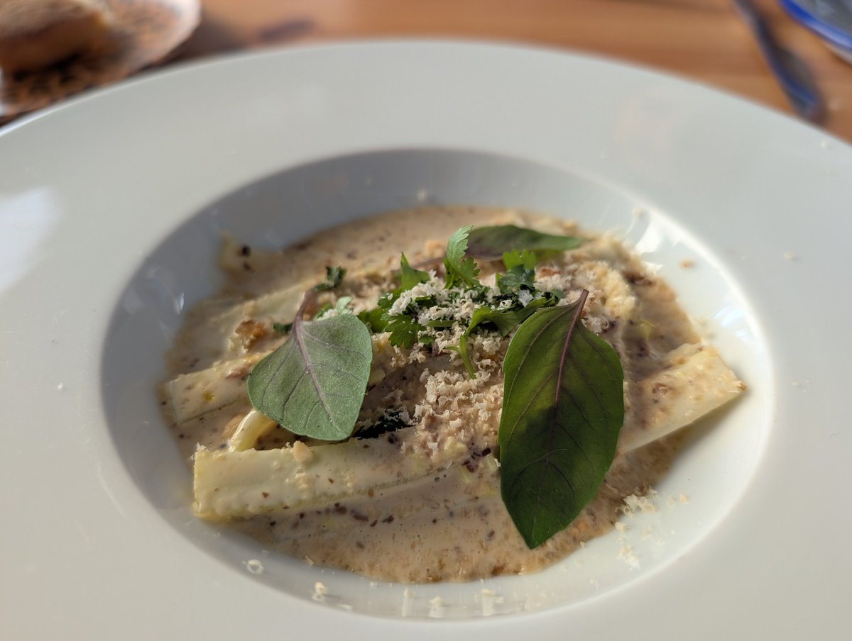 Menuda comida la de hoy en <a href="/UltraMarino8/">Ultra Marino</a> en El Rompido. Una propuesta especial en un lugar atípico, donde Juan tiene una pasión que se desborda para crear platos de cocina "andaluchina".