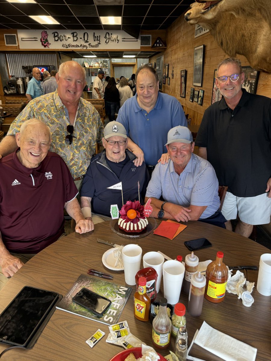 Great lunch celebrating Dads 90th Birthday a day early with some of his favorite folks at Jim's BBQ in Tupelo! Thanks to Charlie/ Strat &amp; Jan for a great lunch! 🎂🎉👏👏