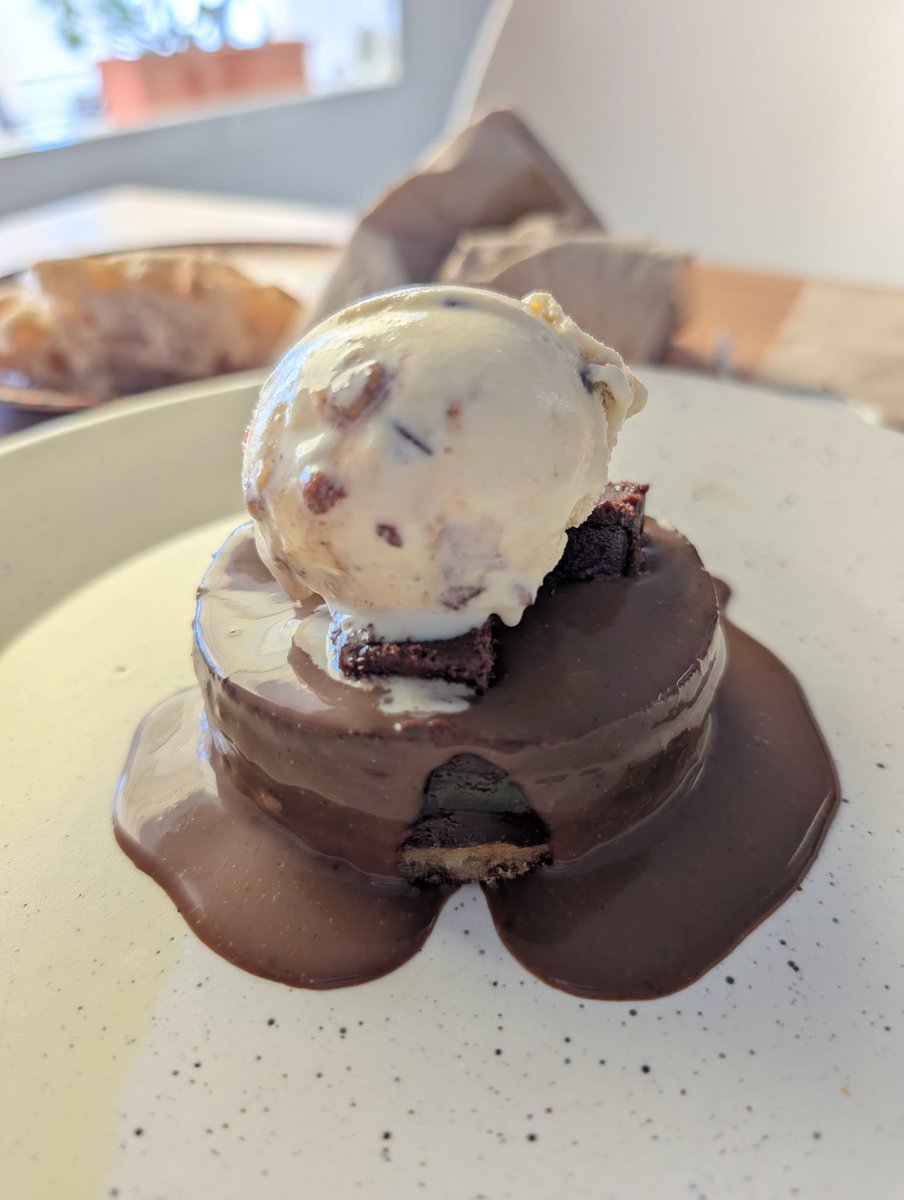 Porque además ha habido tres postres, con una Oreo especial y casera, una Sacher 2.0 buenísima, entre otras cosas.