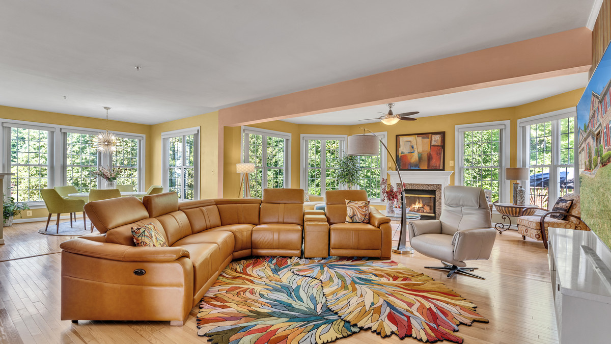 EnvisionMedia5's tweet photo. Attention real estate professionals! 🎯 Master your visual presentation techniques with our latest blog post and make your properties stand out. Check it out: https://t.co/r65xYXjBaL #RealEstate #VisualMarketing https://t.co/0AFsS7V1xD