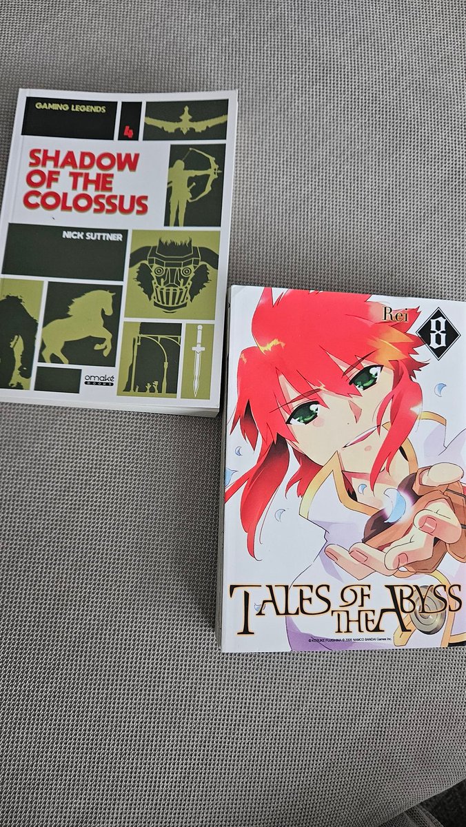 Deux lectures gaming terminé hier ! Shadow of the Colosus était fort intéressant pour moi qui ne suis pas resté marque par ce jeu. Tales of the Abyss était cool et participe à ma réconciliation avec les mangas :) J'en parlerais prochainement sur le site ! .#manga #gaming #lecture