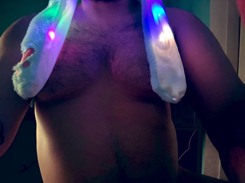 Olkat2604's tweet photo. Do you like my hairy chest ? https://t.co/sVKdVCneWJ