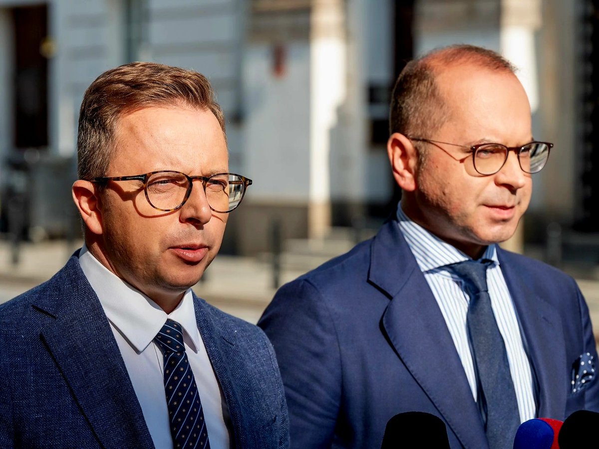 🇵🇱 MARCIN EDO (@edomarcin) on Twitter photo Pamiętajmy, że dla jednego z tych...
dziś mija 37 rocznica wybuchu Powstania Warszawskiego. 
Według Jońskiego wybuchło ono w 1988 roku.
Taki Półgłówek powinien zostać natychmiast zdyskwalifikowany w najbliższych wyborach. Pamiętajmy, że elektorat PO, jest... inny, "oryginalny". Pamiętajmy, że dla jednego z tych...
dziś mija 37 rocznica wybuchu Powstania Warszawskiego. 
Według Jońskiego wybuchło ono w 1988 roku.
Taki Półgłówek powinien zostać natychmiast zdyskwalifikowany w najbliższych wyborach. Pamiętajmy, że elektorat PO, jest... inny, "oryginalny".