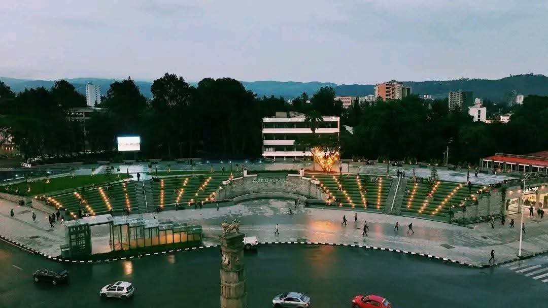 4Kilo Plaza, another spectacular project in the heart of Addis, officially inaugurated today. 
     - Key facts about the projects
✍️ The project features modern underground construction with 102 artifact &amp; clothing shops, cafeterias, and reading sites. 
✍️ A parking that can