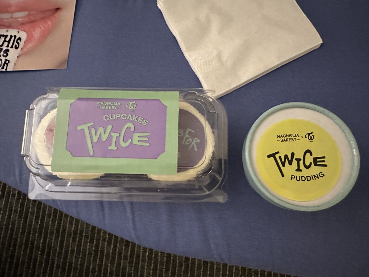sonkigen's tweet photo. @magnoliabakery in Chicago!
#TWICE #TWICEPALOOZA https://t.co/sHkeZe2c8B