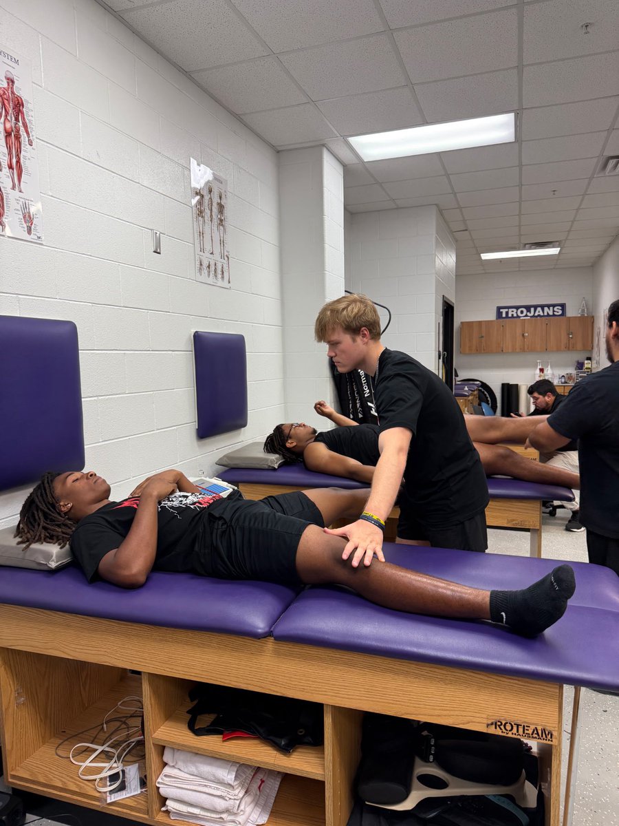 Huge thanks to Stretch Lab Waco for treating our athletes to a recovery session right before the season kicks off‼️ 

We truly appreciate your time‼️

#ItsAllAboutTheU🙌‼️