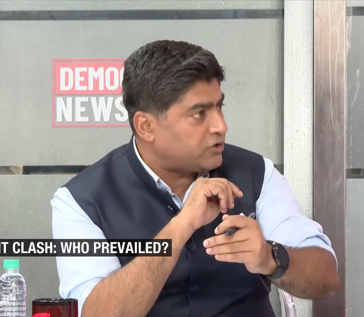 🚨 ANCHOR AKSHITA : I had only one question &amp; PM clarified that there was no intervention from any world leader.

RAJDEEP SARDESAI : I don't think Record has been set straight at all 😳

AKSHITA ⚡⚡ : Why not? What more do you want beyond this, Rajdeep?

RAJDEEP : I believe