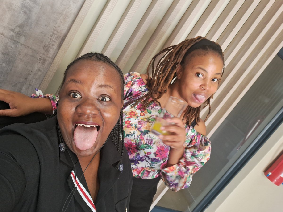 nginguMamoe's tweet photo. Happy  girlfriends day to my baby sisters
Love you all and im super proud of the women you have become
❤️❤️❤️❤️❤️ 
Omunye uduba ngokungenzisa amatiktok😂😂😂 https://t.co/2tWdnEG5ji