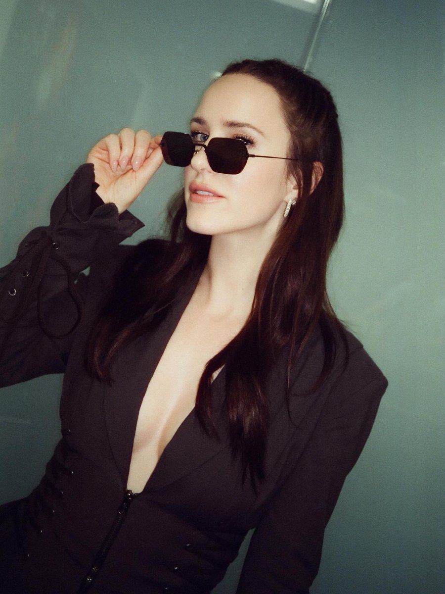 Rachel Brosnahan stuns in the new pic from the #Superman press