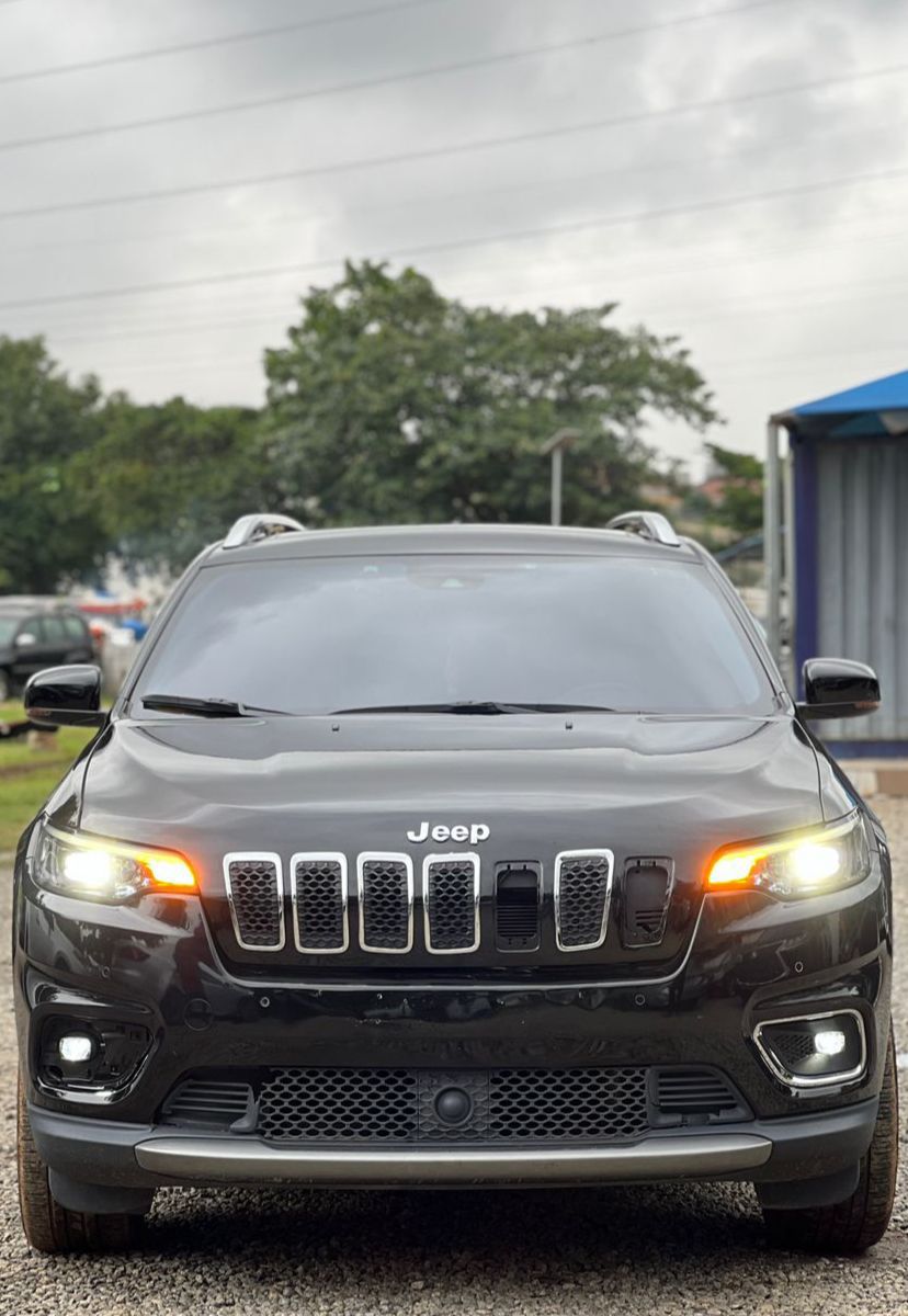 c_omagoro's tweet photo. ✨✨✨✨*2020 JEEP CHEROKEE LIMITED 4X4 EXTREMELY CLEAN FOREIGN USED. FULLEST OPTION; KEYLESS, PANORAMIC ROOF, MOTION SENSORS AND MORE.. GENUINE DUTY ✅. PRICE: 26.2 MILLION NAIRA ONLY.*
LOCATION : ABUJA https://t.co/PZslLrAzjy