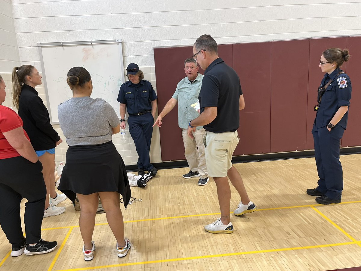 OaktonHSATP's tweet photo. Spent a great day with Darryl Conway and @EmergencySports working on emergency preparedness before the start of fall sports. Thanks to @ffxfirerescue for the support. @OaktonHS @OaktonAthletics @fcpsnews https://t.co/NDW1bb3aiE