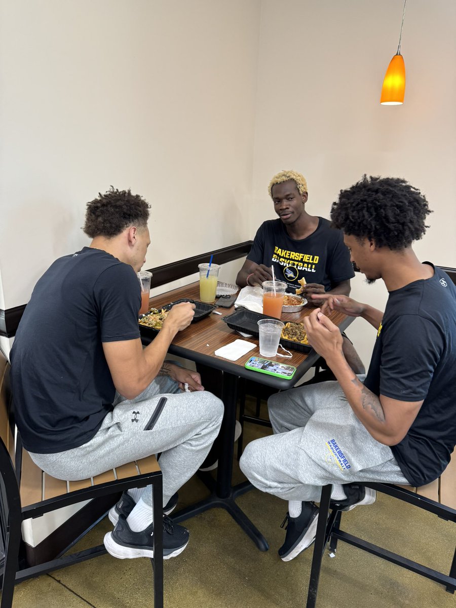 Team lunch yesterday 🤩

#TeamBelieve | #RunnersOnTheRiss