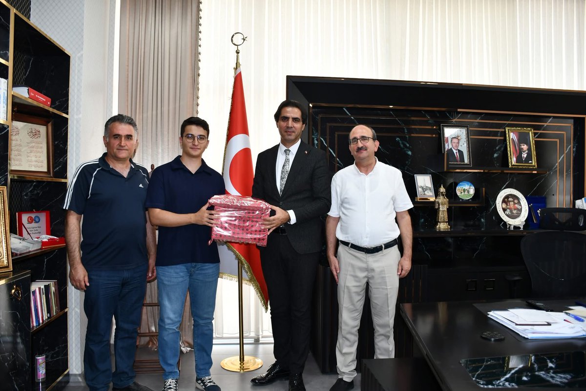 omerozer56's tweet photo. Türkiye Birincileri İl Milli Eğitim Müdürü İlhan Saz’ın Konuğu Oldu

https://t.co/u0fSFMJzcL

@saz_ilhan @mem_siirt @turankoyuncu56 @idrisyolbas @SukruUras @MedyaSiirt @sylmaz56 https://t.co/TLcME0oOzc
