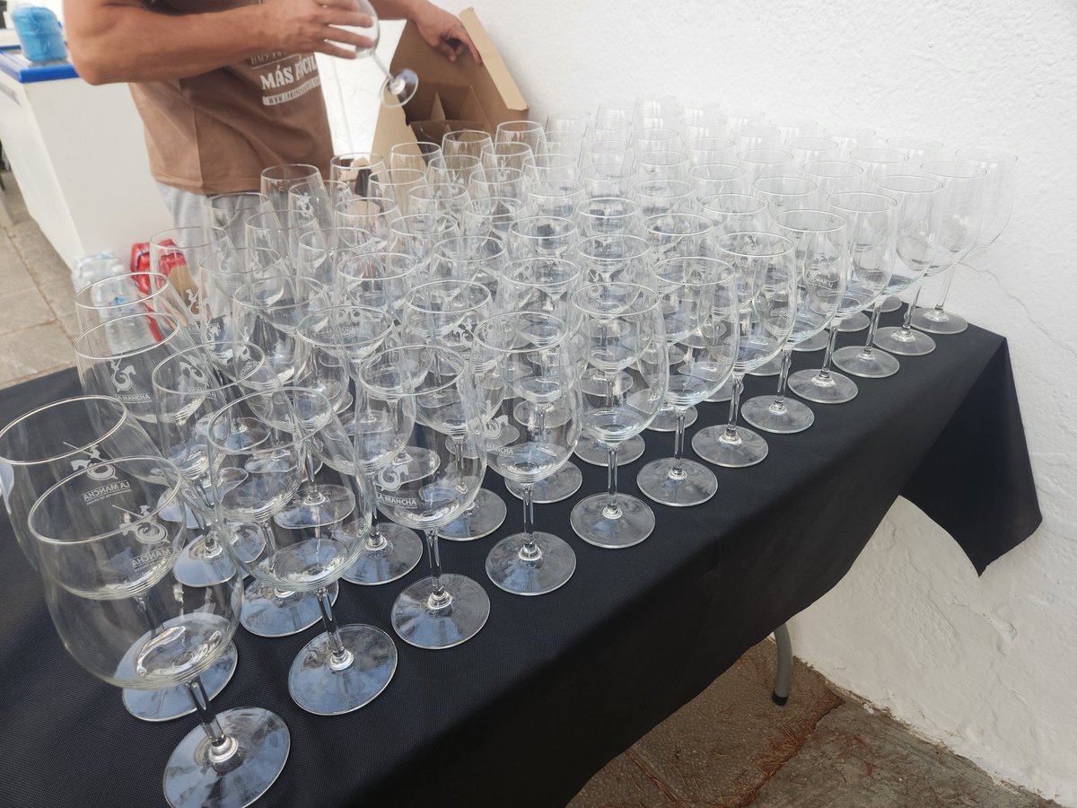 Vino DO La Mancha (@vinodelamancha) on Twitter photo Todo listo para la #GaleríadelVino de la #DenominacióndeOrigen #LaMancha en Miguel Esteban, que se realiza en beneficio a <a href="/ManosUnidasONGD/">Manos Unidas ONGD</a> Todo listo para la #GaleríadelVino de la #DenominacióndeOrigen #LaMancha en Miguel Esteban, que se realiza en beneficio a <a href="/ManosUnidasONGD/">Manos Unidas ONGD</a>