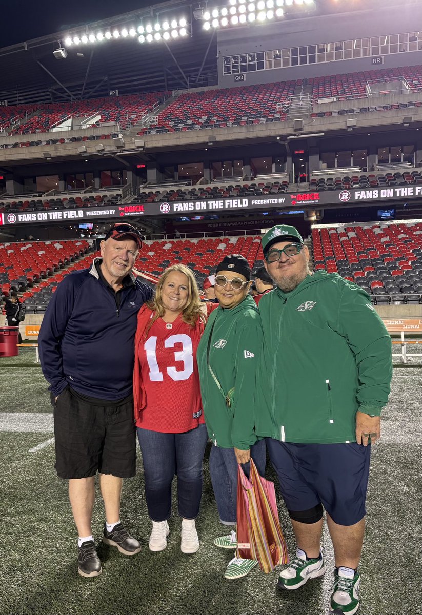 RiderCharm's tweet image. Too much fun hanging with #Jeni &amp;amp; #CrabApple!!! #CFLFam ⁦@Prairie_Scot⁩ 🏈