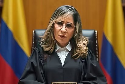 Te miro, te observo, te analizo y te respeto.