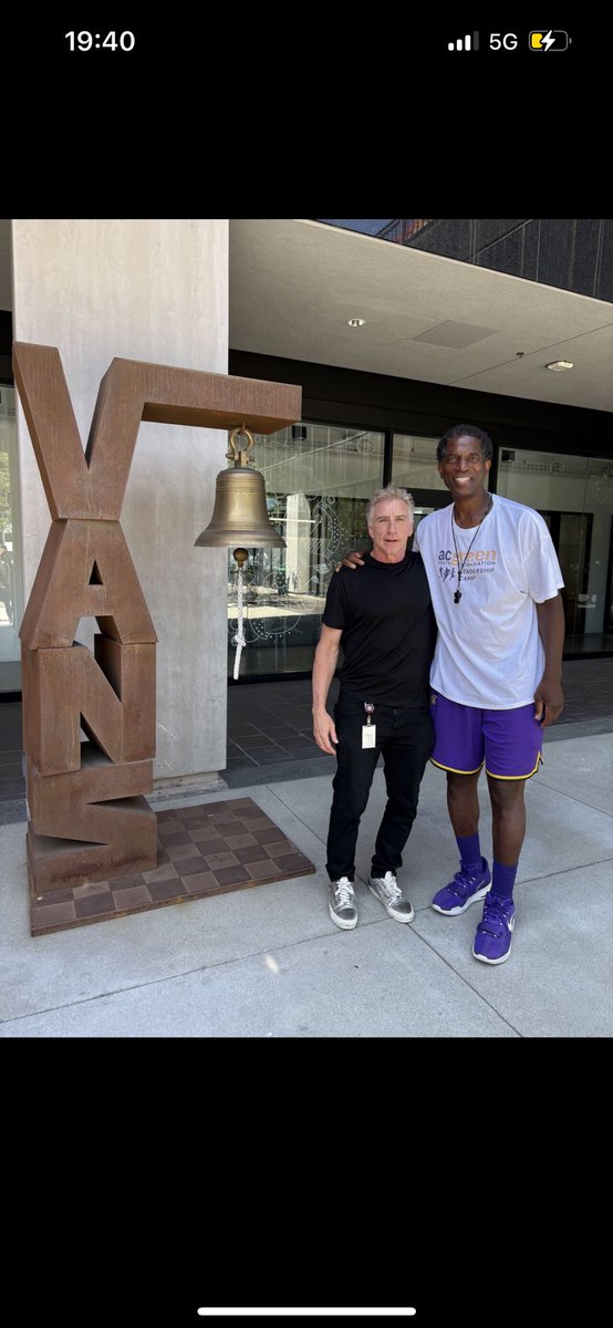 $VFC
Bracken responded to HighsNobiety’s commentary on their recent Chanel inspired Old Skool, which stated that Vans is on a creative high.

His response to the commentary ?
“You haven’t seen anything yet, keep watching”

Second image shows a rare washed metallic premium old