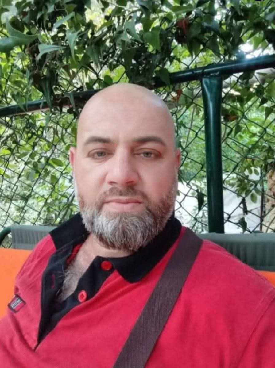 مؤلم أن يمر خبر استشهاد معتقل سوري في لبنان تحت التعذيب على أيدي الأمن اللبناني دون أي اهتمام من السوريين.
المعتقل سليمان أحمد قرقماس من درعا شهيدا تحت التعذيب في لبنان.
@أنقذوا_المعتقلين_السوريين_في_لبنان 
#BeTheirVoice