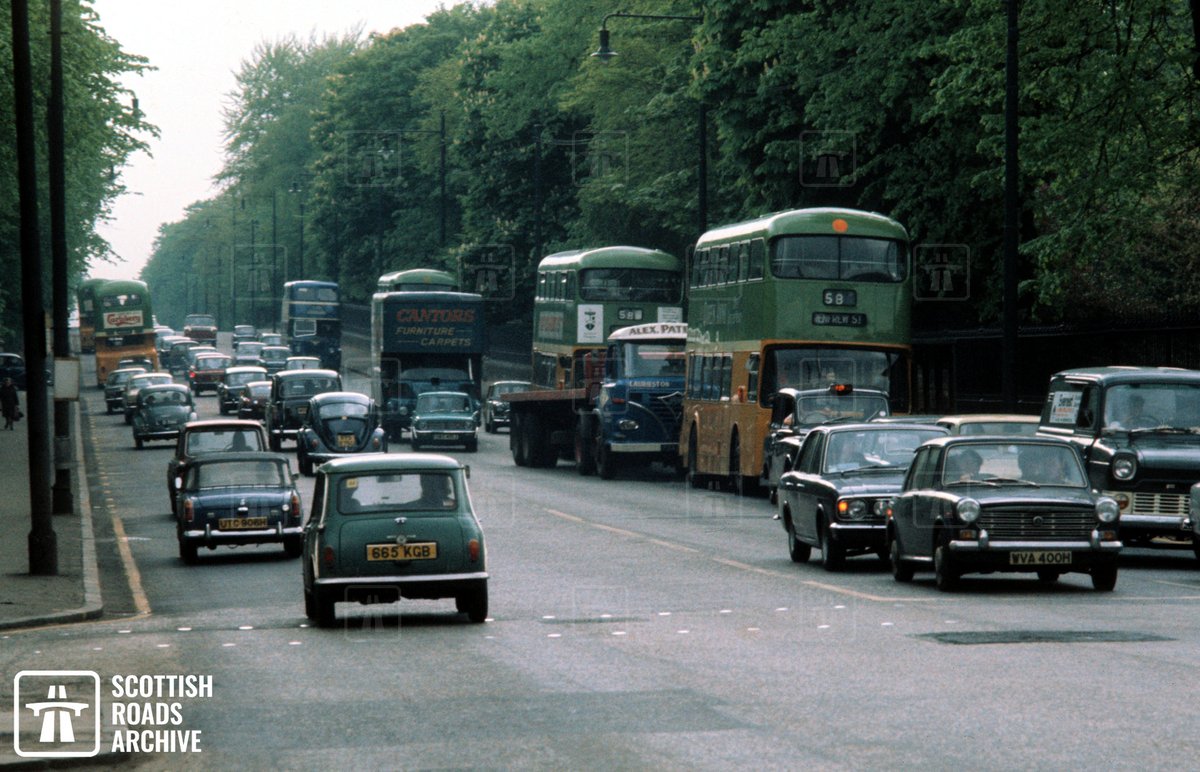 Thank you for your reactions and comments to last week's #carspotting image of #Glasgow's #GreatWesternRoad in the #1970s! Here's a view of GWR looking west. We love it when you share your memories or simply identify the makes and models pictured - comment below! 🙂 

#Archives