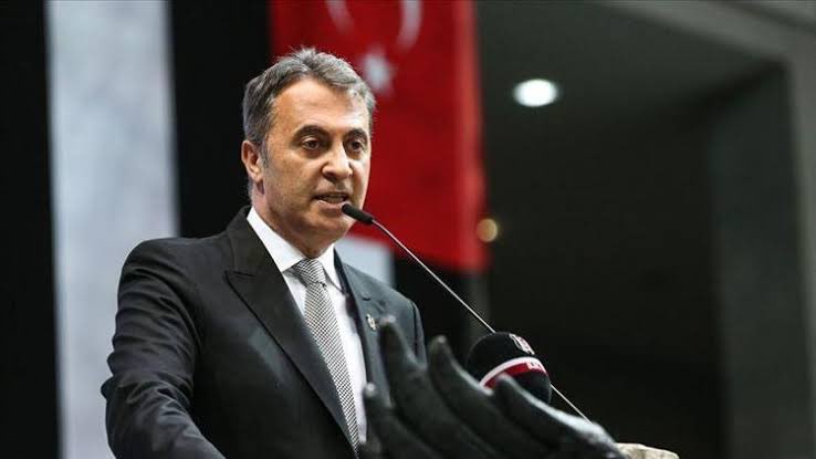zamanında fikret orman'a dik dur gerekirse siyaseti karşına al 10 yıl şampiyon olamasak bile yanındayız diyip 3 ay sonra algılarla yediniz. 

şimdi serdal adalıya niye stadı tügvaya verdiniz diyorsunuz adam size güvenip siyaseti karşısına mı alır amk ikiyüzlüleri