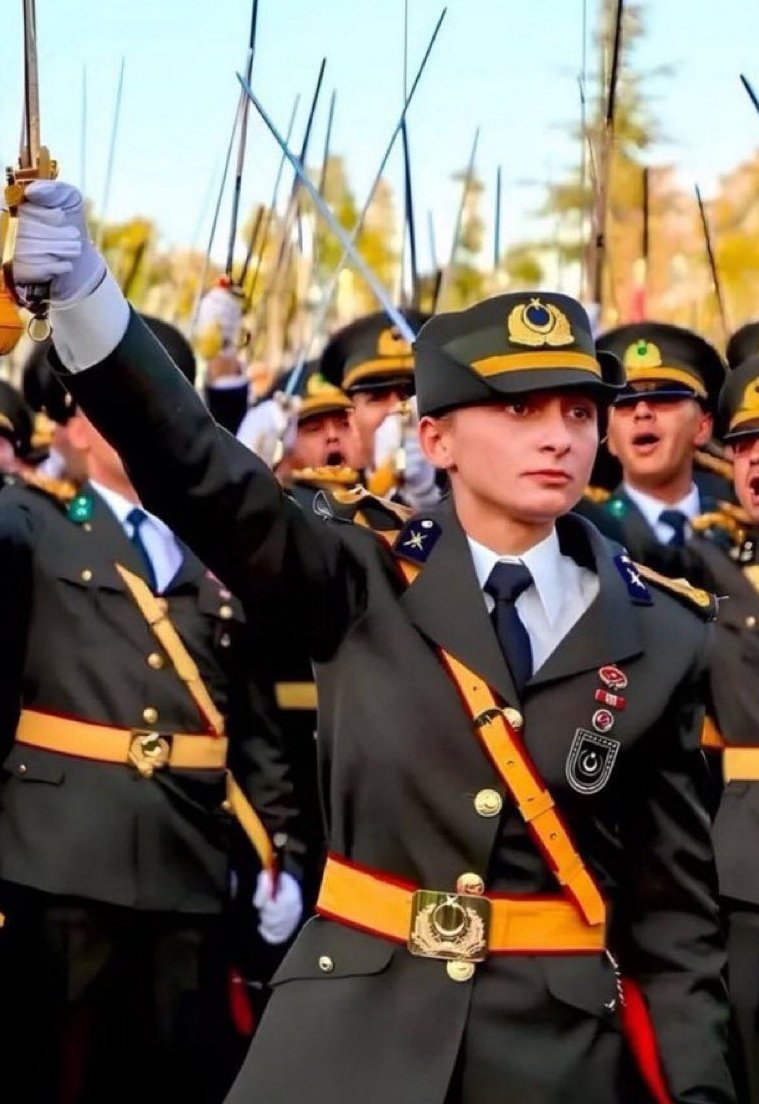 Siz bizim onurumuzsunuz. Sizi seviyoruz.