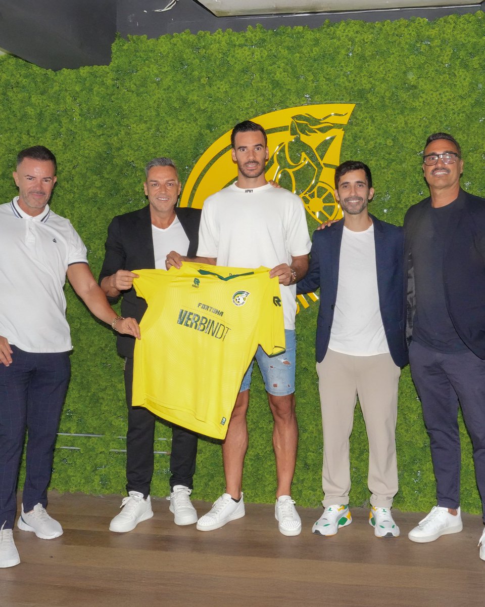 rgfootball_web's tweet photo. Acuerdo entre @1_fc_nuernberg y @FortunaSittard para el traspaso de Ivan Márquez, que firma hasta 2.028 ✍🏼

Enhorabuena Ivan! 💚💛 https://t.co/SKTRYu0o4Q