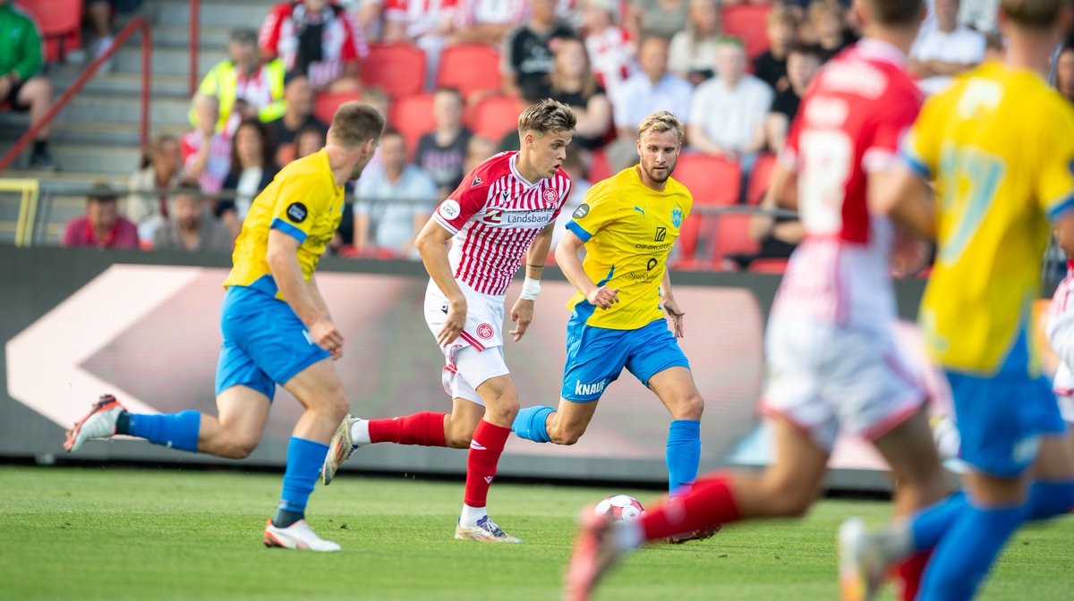 Uafgjort i hjemmebanepremieren mod Hobro I.K.

Sæsonens første hjemmekamp endte 1-1. Gæsterne kom foran i 17. minut, og i en anden halvleg med flere AaB-chancer udlignede Oliver Ross på et straffespark.

Find kampreferatet: aabsport.dk/nyheder/2025/a…

#SammenOmAaB #AaB #SuperAaB