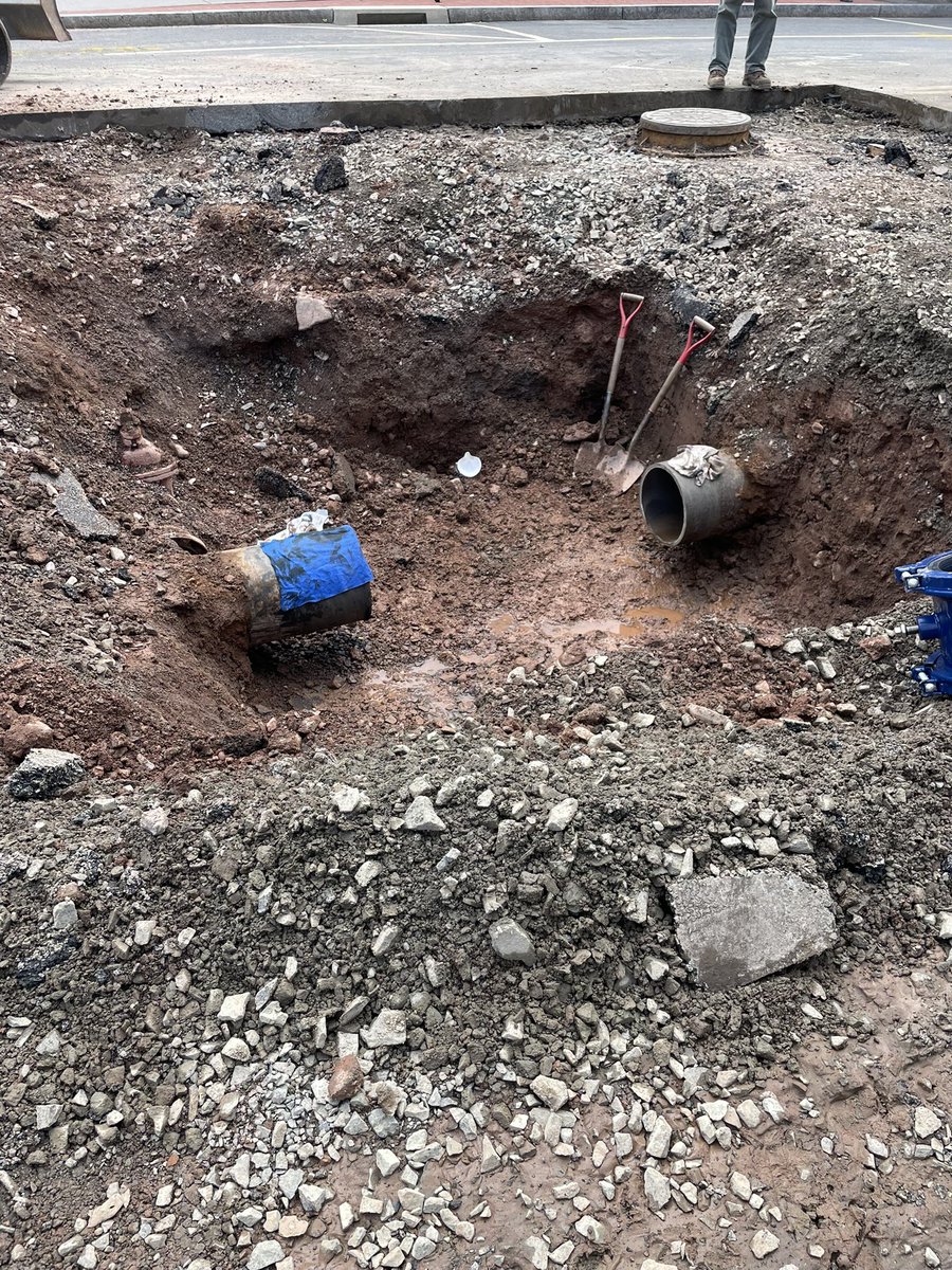 🚨Traffic alert: Public Works water department crews are repairing a water main break at the top of Broad Street. Traffic will be impacted until about 9 PM tonight. Several homes and businesses are without water; service should resume within two hours. #NewBritain
