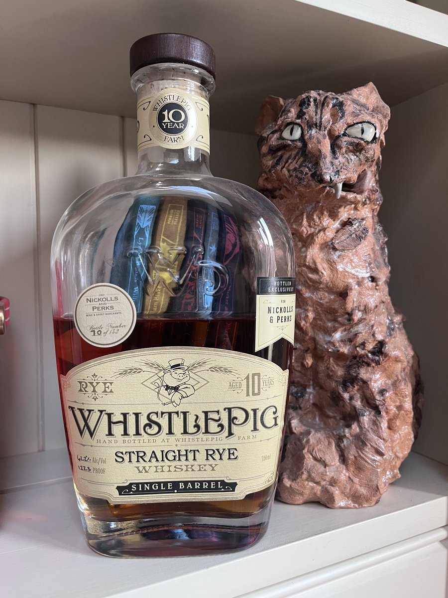 A relaxed Friday evening to you all … an eclectic mix for me tonight. The über delightful <a href="/anCnoc_whisky/">anCnoc Single Malt</a> 22; a punchy <a href="/SMWSUK/">SMWS UK</a> Glenrothes; a <a href="/ClaseAzulMexico/">Clase Azul Official</a> ; &amp; a splendid <a href="/NickollsPerks/">Nickolls & Perks</a> <a href="/WhistlePigRye/">WhistlePig Whiskey</a> 10yo.
Exciting week next week - off to New York!
Go well 😀👍🏼