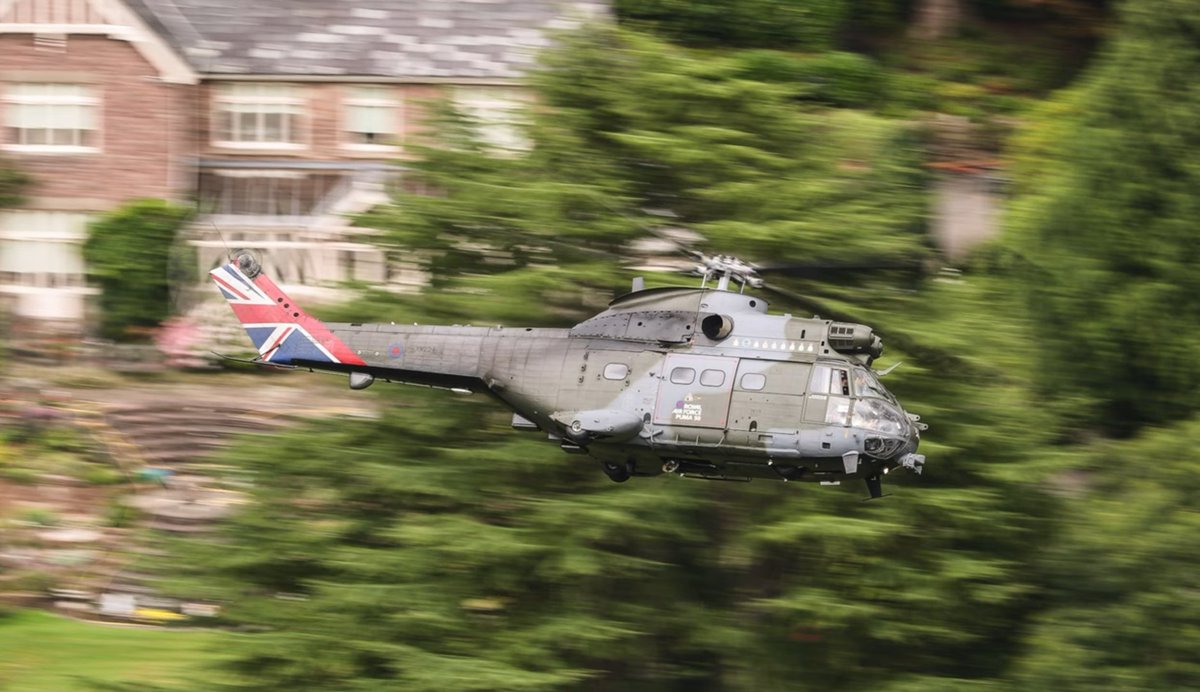 MilTechAV's tweet image. The RAF Puma fleet officially withdrew from service on March 31, 2025, without a direct replacement. 

Farewell Tour:

A series of farewell flypasts were conducted across the UK in March 2025, including over key military landmarks in North Yorkshire.