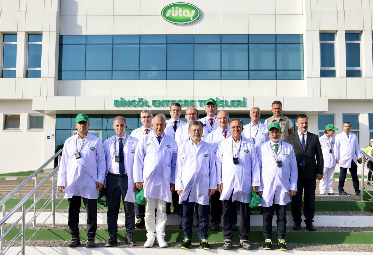 Hayvancılık, gıda arz güvenliğimizin teminatı ve stratejik sektörlerimizin başında geliyor.

Bingöl’de ziyaret ettiğimiz Sütaş Entegre Tesisleri; süt ve besi işletmesinden yem ve gübre üretimine, sözleşmeli tarımdan istihdama kadar birçok alanda örnek bir üretim modeli sunuyor.