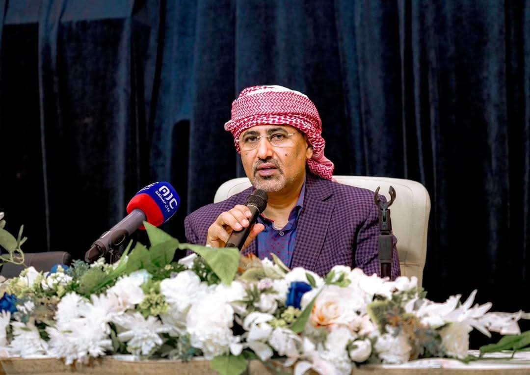 🔲الرئيس عيدروس الزبيدي 
عدنا إلى عدن ليس من اجل نصافح ايادي الفساد وانما عدنا لقطعها والعمل على الواقع