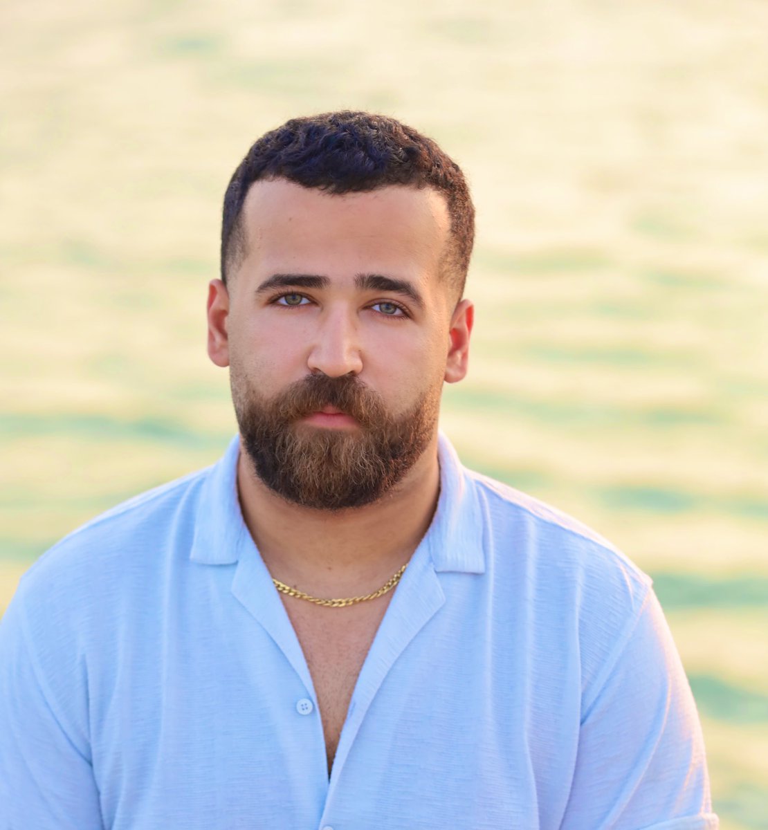 ۲۵ سالمون شد و کسی سیمون نگفت بوآ🥲😂
مرسی از اونایی که تبریک گفتننن،ای چند روز تو شیراز کلا کارت ملیم دستم بود و هر مغازه ای که میرفتم شیرینی میگرفتم(قهوه،بستنی،سیب زمینی،دوتا نون خامه ای،نصف کیک تولد تخفیف گرفتم)
در ضمن با چاوشی جون تو یع روز دنیا اومدیم و بهش افتخار دادم🥲❤️