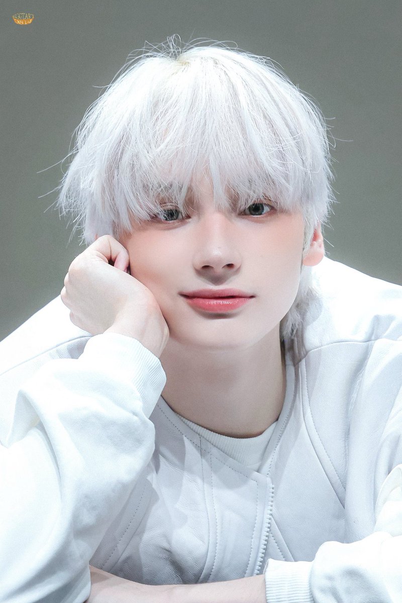 “god if only there was something that could finish my incomplete confection of two graham crackers and a square of chocolate…”

the gracious and polite marshmallow: